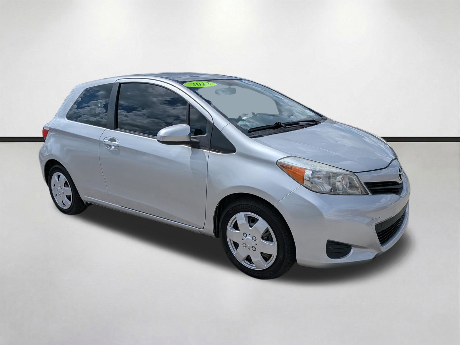 Used 2012 Toyota Yaris L image 2