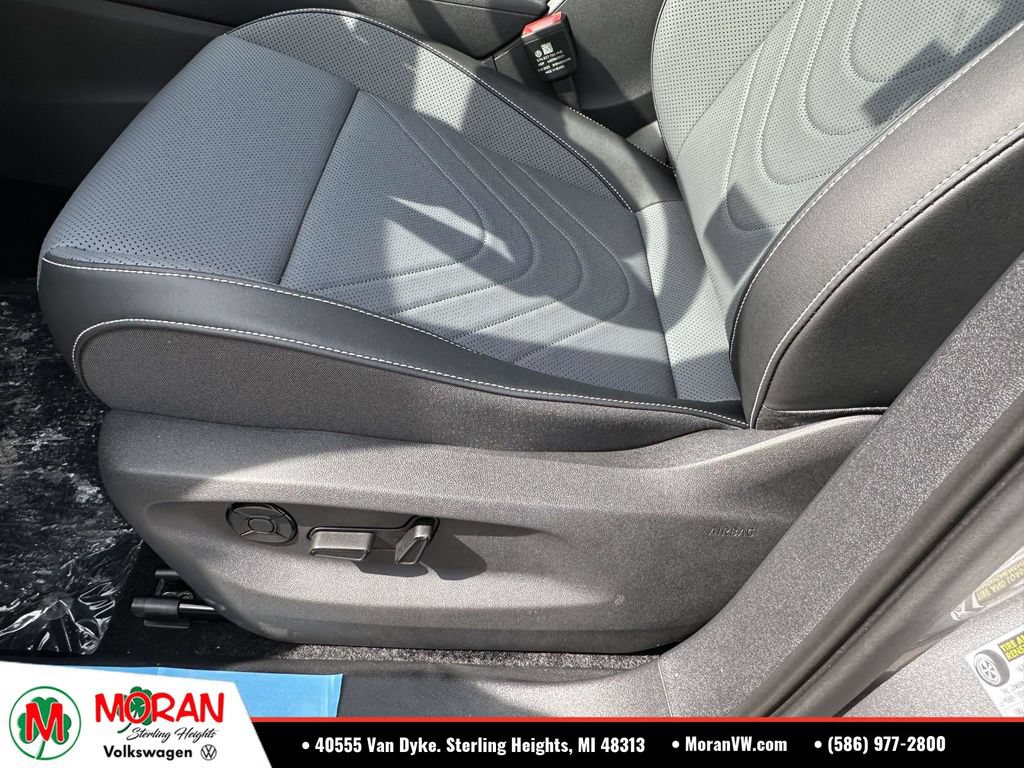 Used 2026 Volkswagen Tiguan SE AWD/4WD image 14