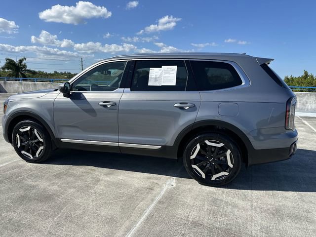 Used 2024 Kia Telluride EX w/ EX Captain's Chair Package image 40