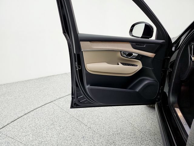 New 2026 Volvo XC90 T8 Plus w/ Protection Package Premier AWD/4WD image 27