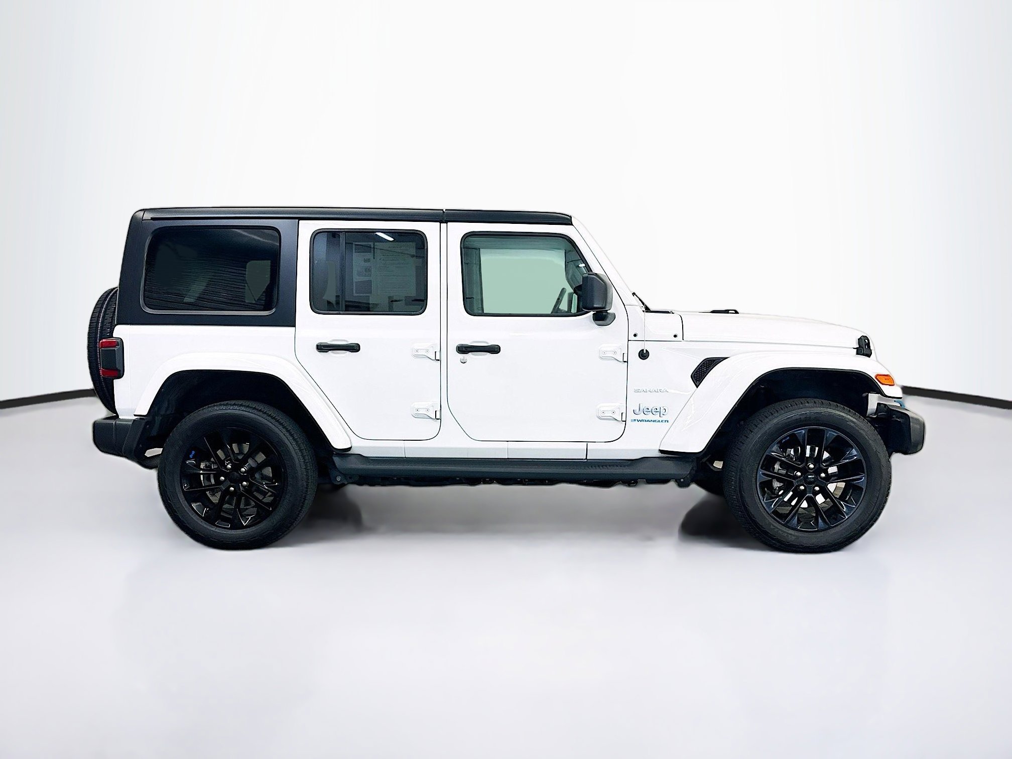 Used 2023 Jeep Wrangler Sahara w/ Cold Weather Group image 10
