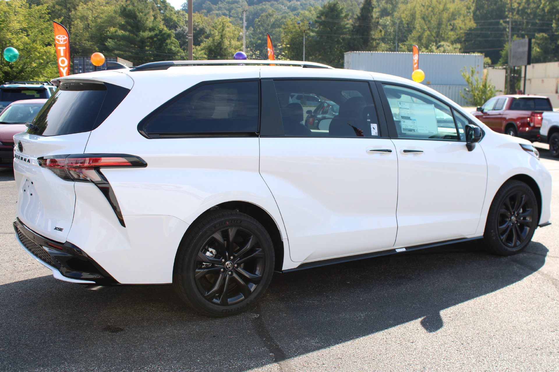 New 2026 Toyota Sienna XSE FWD image 7