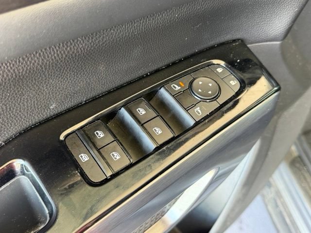 Used 2023 Nissan Pathfinder SL AWD/4WD image 13