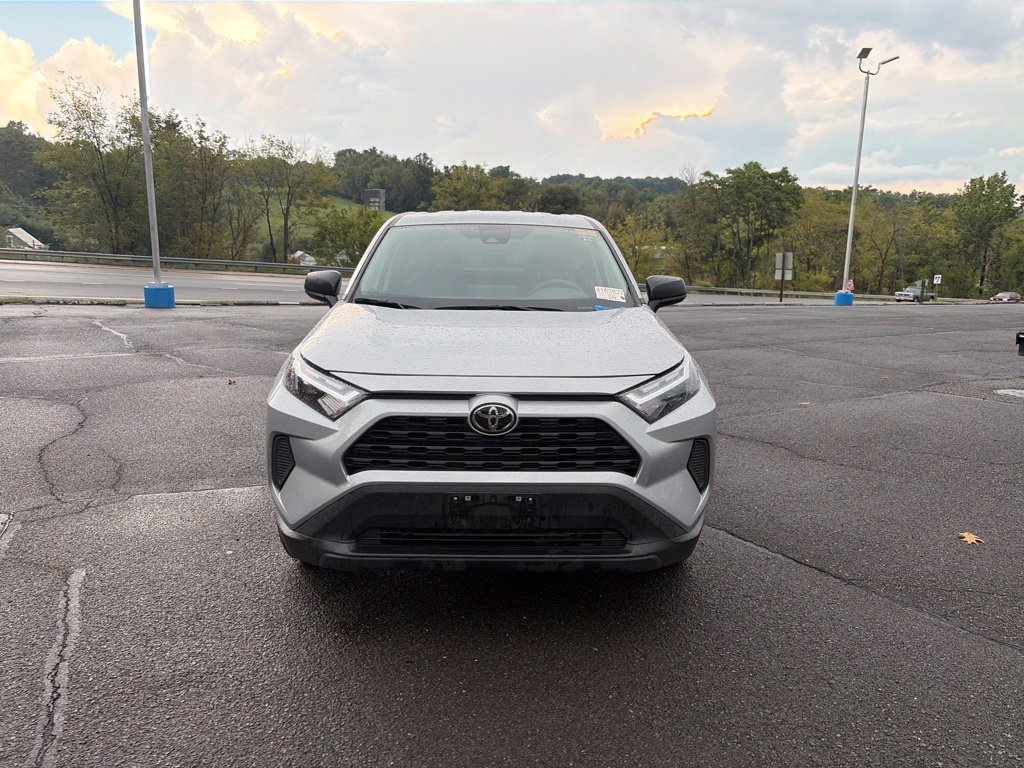 Used 2025 Toyota RAV4 LE AWD/4WD image 3