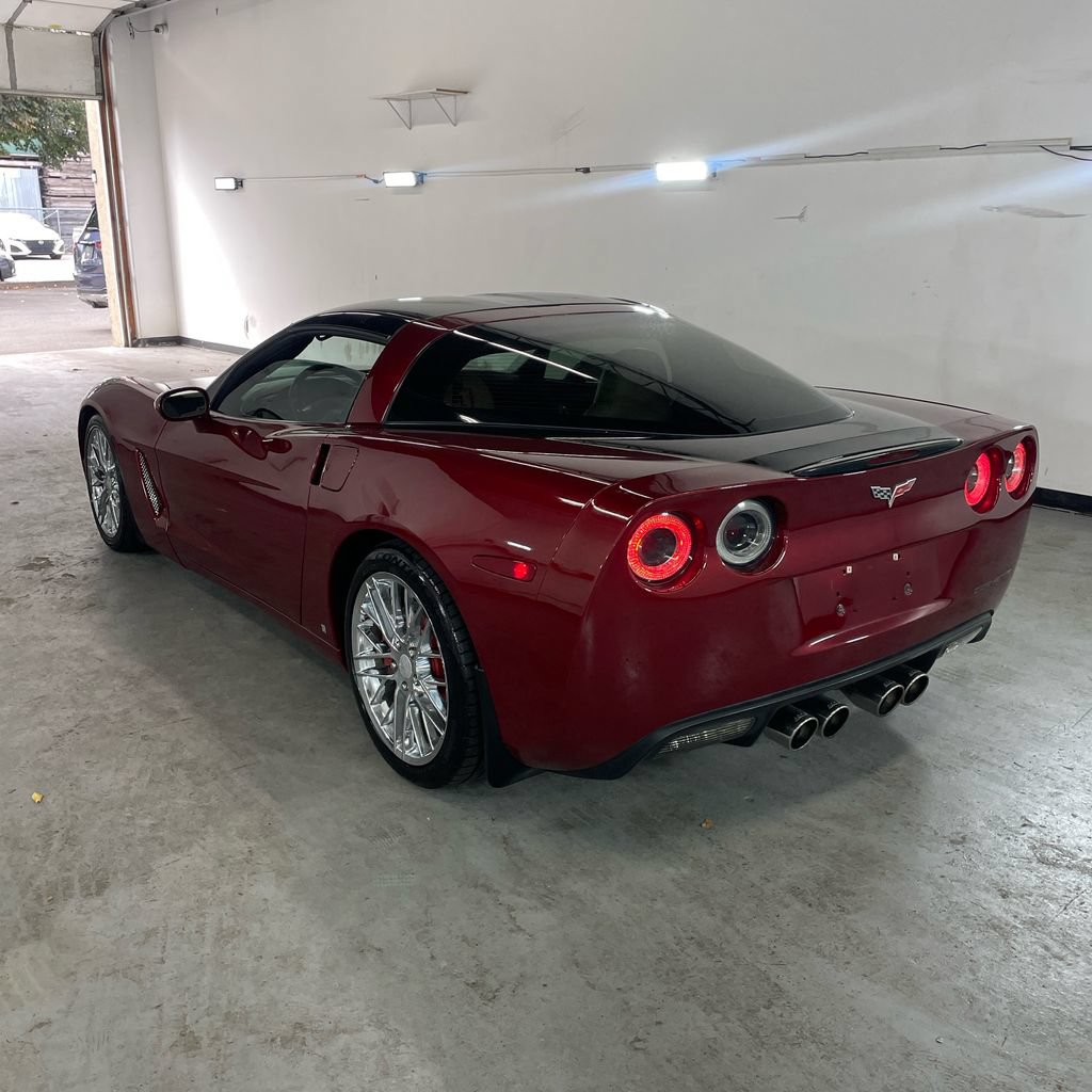 Used 2007 Chevrolet Corvette Coupe w/ Preferred Equipment Group RWD image 3