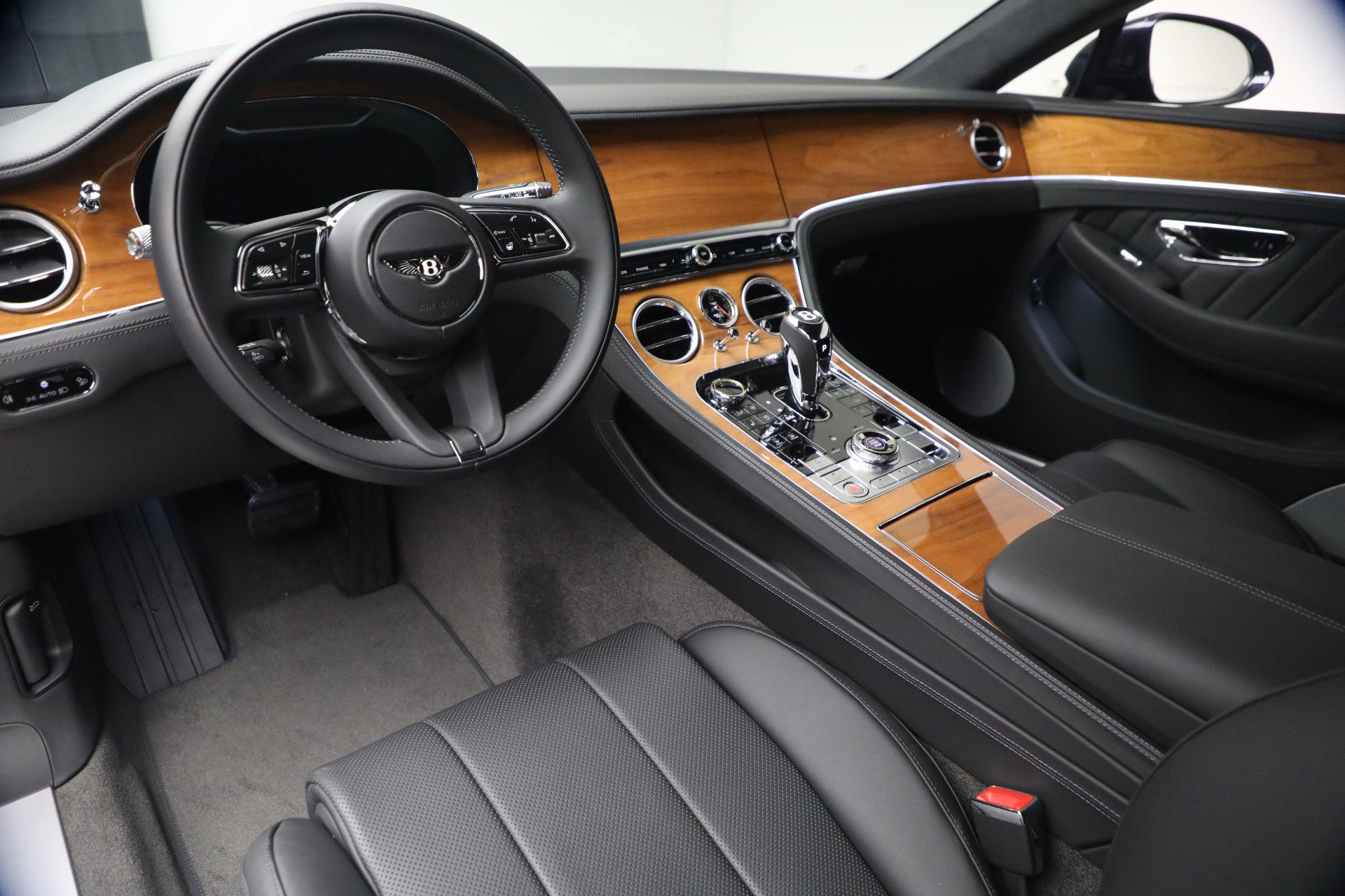Used 2024 Bentley Continental GT V8 image 18