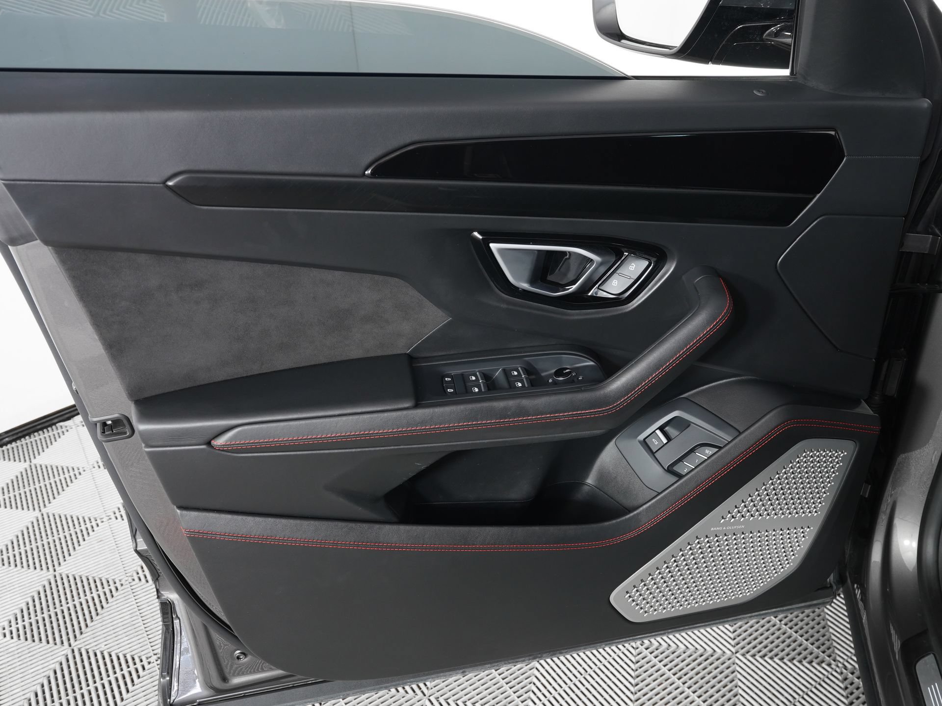 Used 2021 Lamborghini Urus AWD/4WD image 14