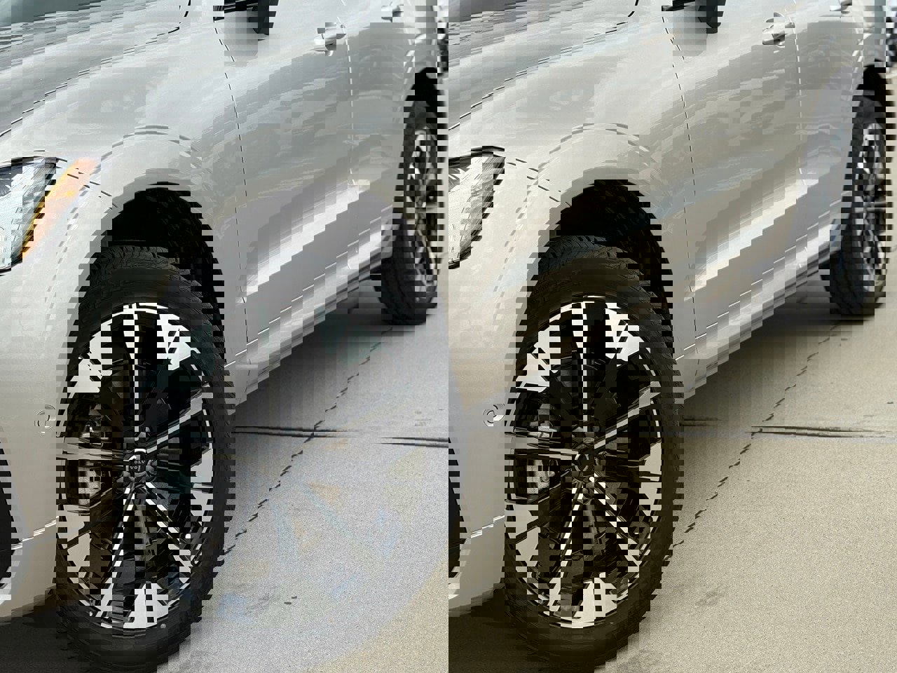 New 2026 Volvo XC60 B5 Plus w/ Protection Package Premier image 8