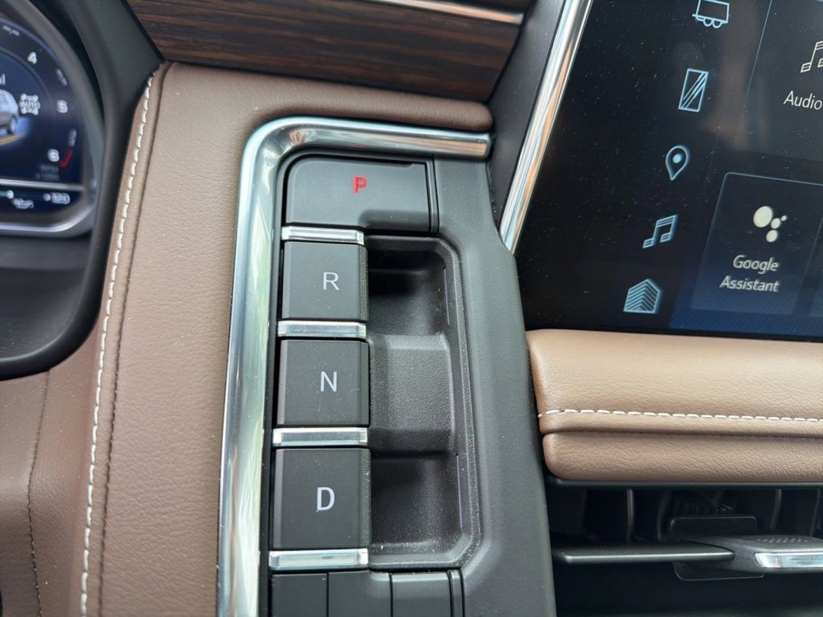Used 2024 Chevrolet Suburban High Country w/ Advanced Technology Package AWD/4WD image 25
