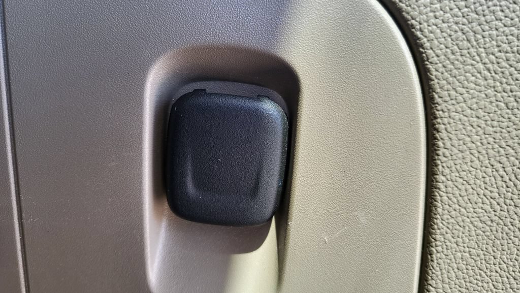 Used 2017 Chevrolet Suburban LT RWD image 18