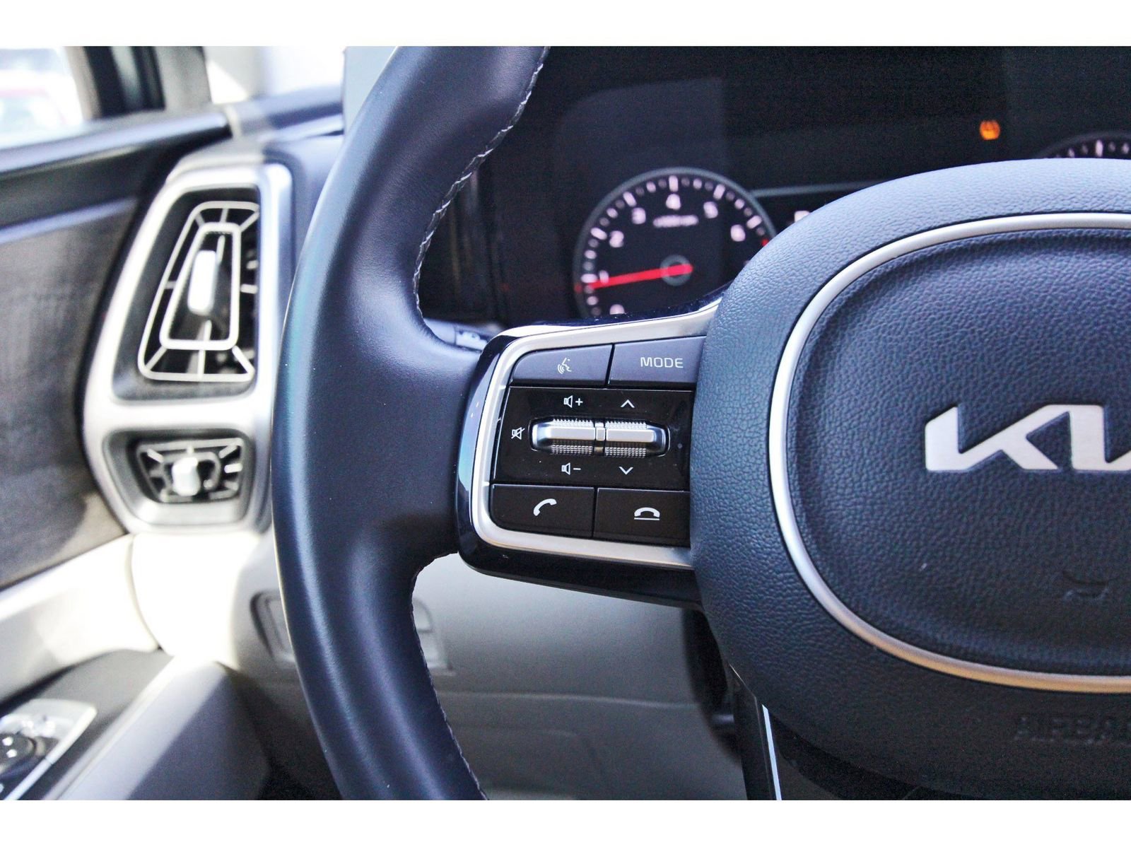 Used 2023 Kia Sorento X-Line EX image 24