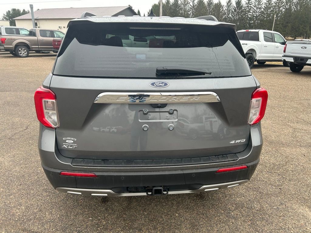Used 2023 Ford Explorer XLT w/ Equipment Group 202A image 5