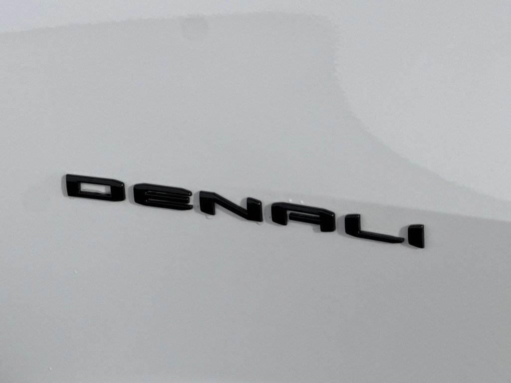 New 2027 GMC Acadia Denali Ultimate w/ LPO, Black Badging Package AWD/4WD image 13