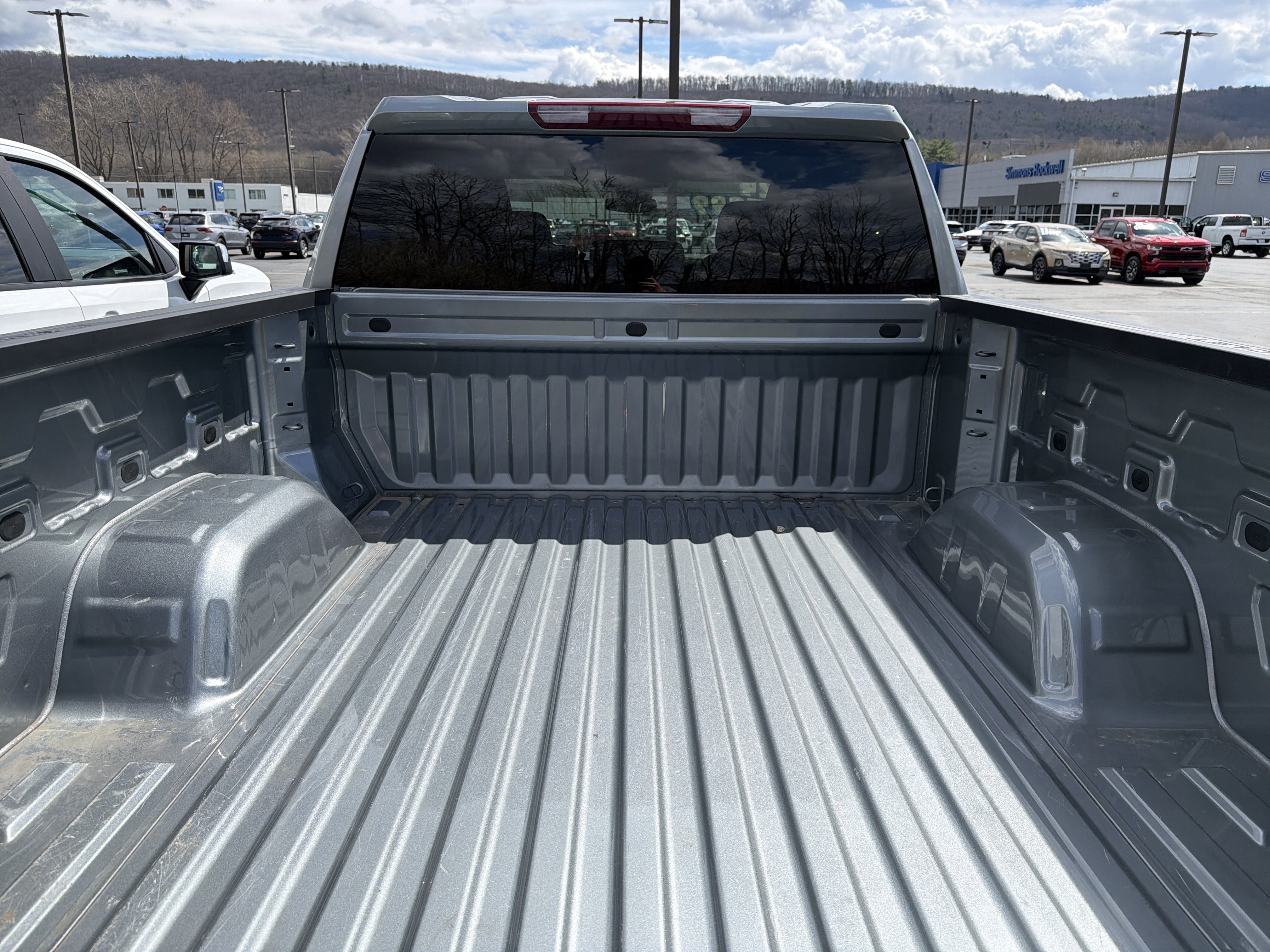 Used 2024 Chevrolet Silverado 1500 LT image 3