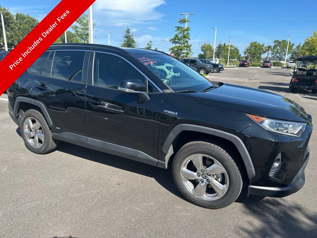Used 2021 Toyota RAV4 XLE Premium AWD/4WD image 4