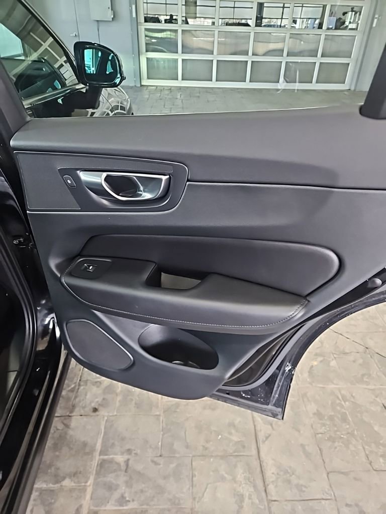 Used 2023 Volvo XC60 B5 Plus FWD image 14