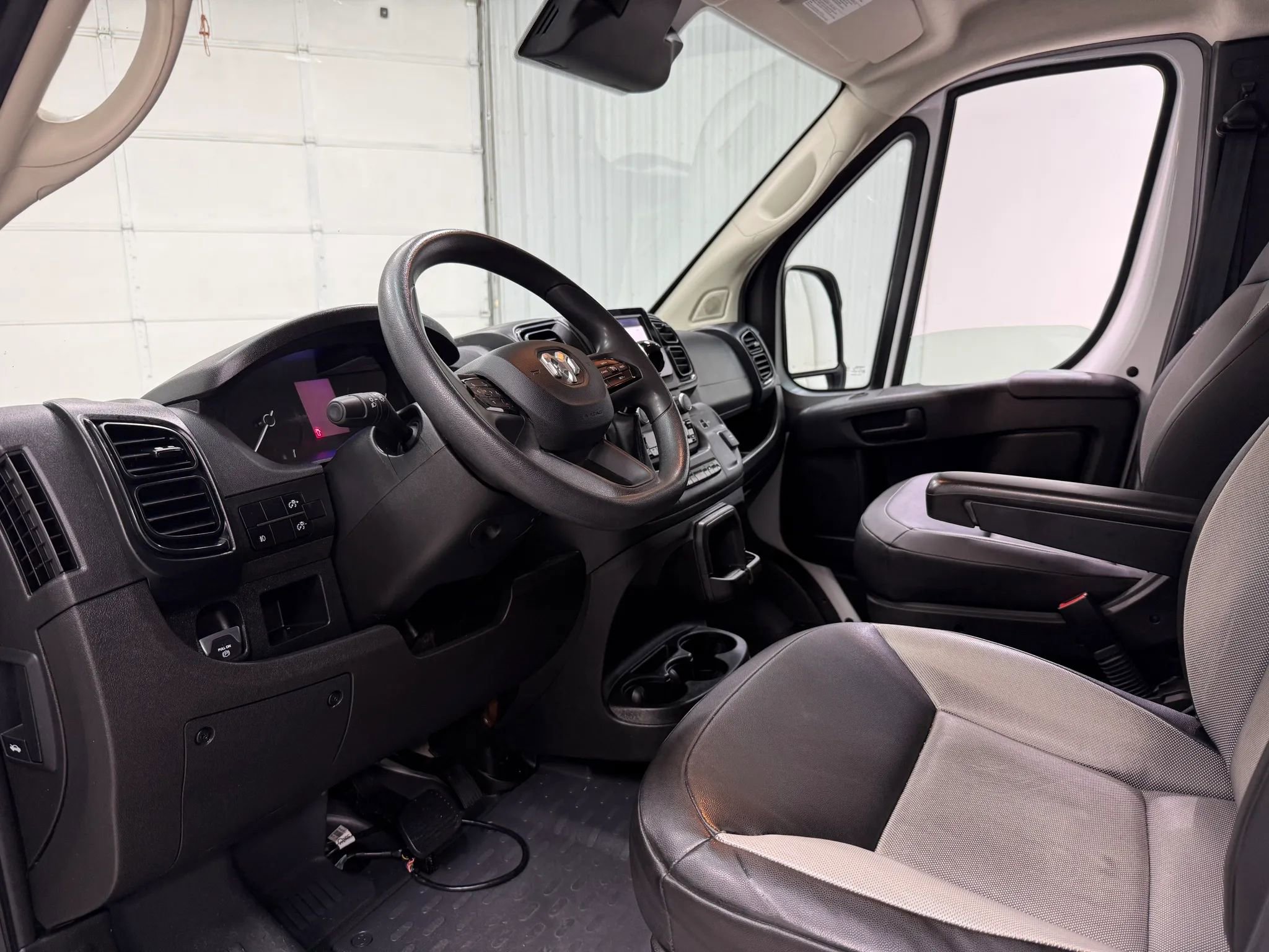 Used 2025 RAM ProMaster 2500 w/ Convenience Group FWD image 12
