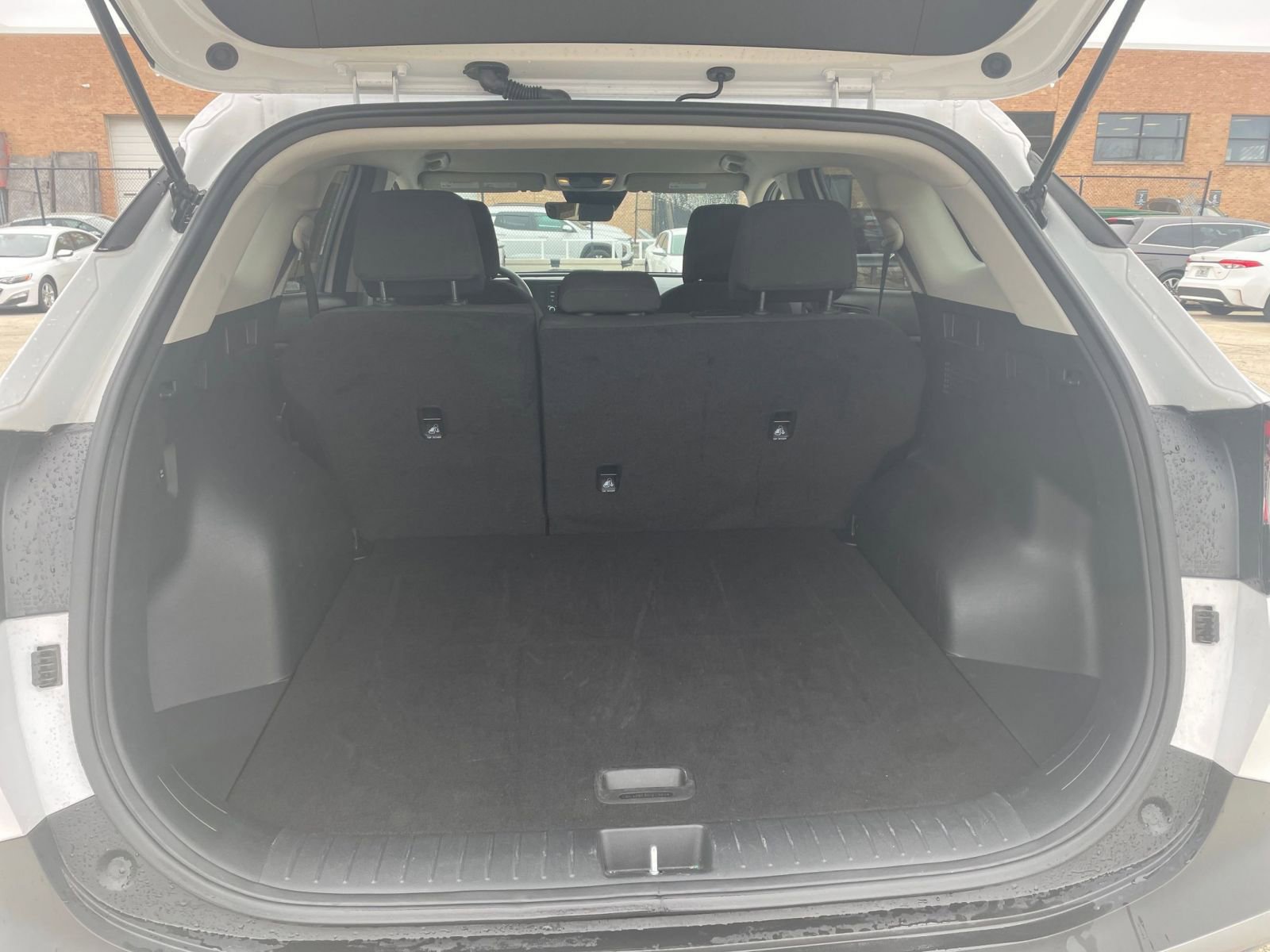 Used 2025 Kia Sportage LX image 30