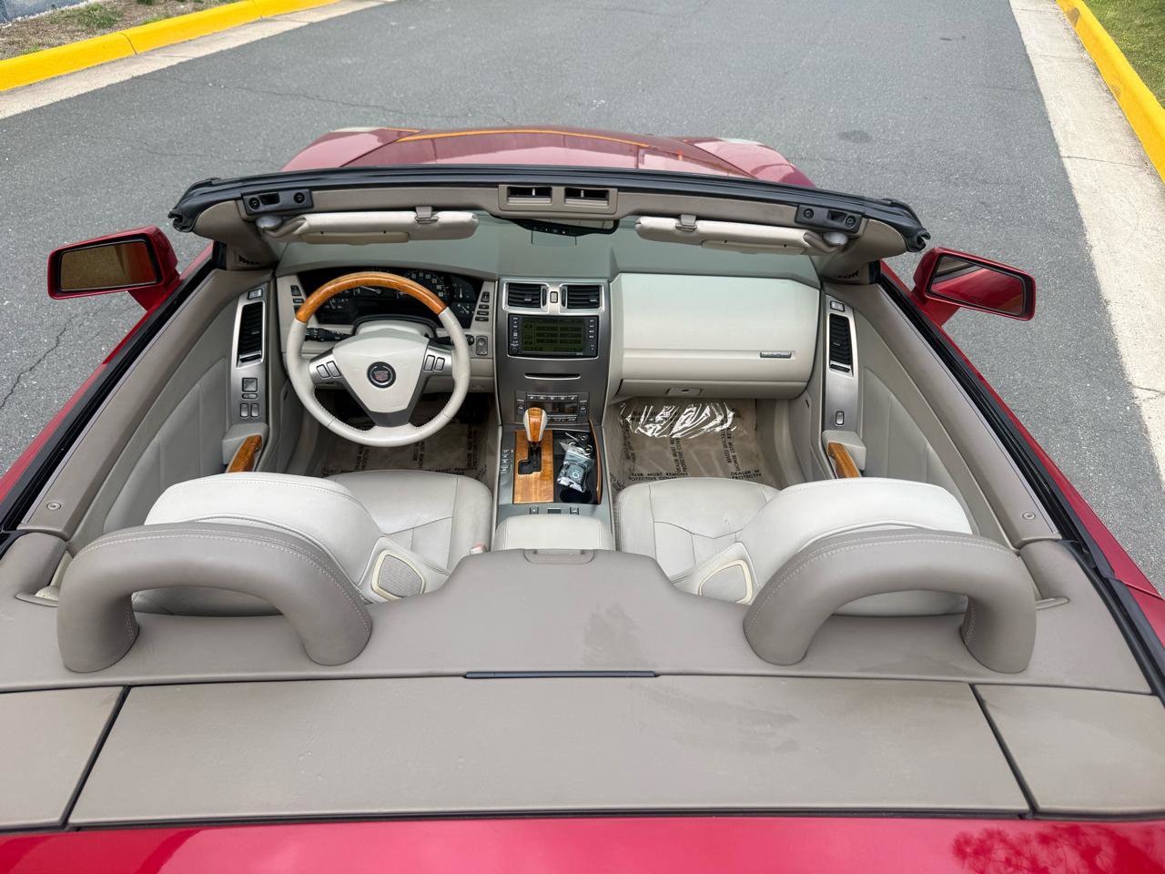 Used 2004 Cadillac XLR RWD image 33