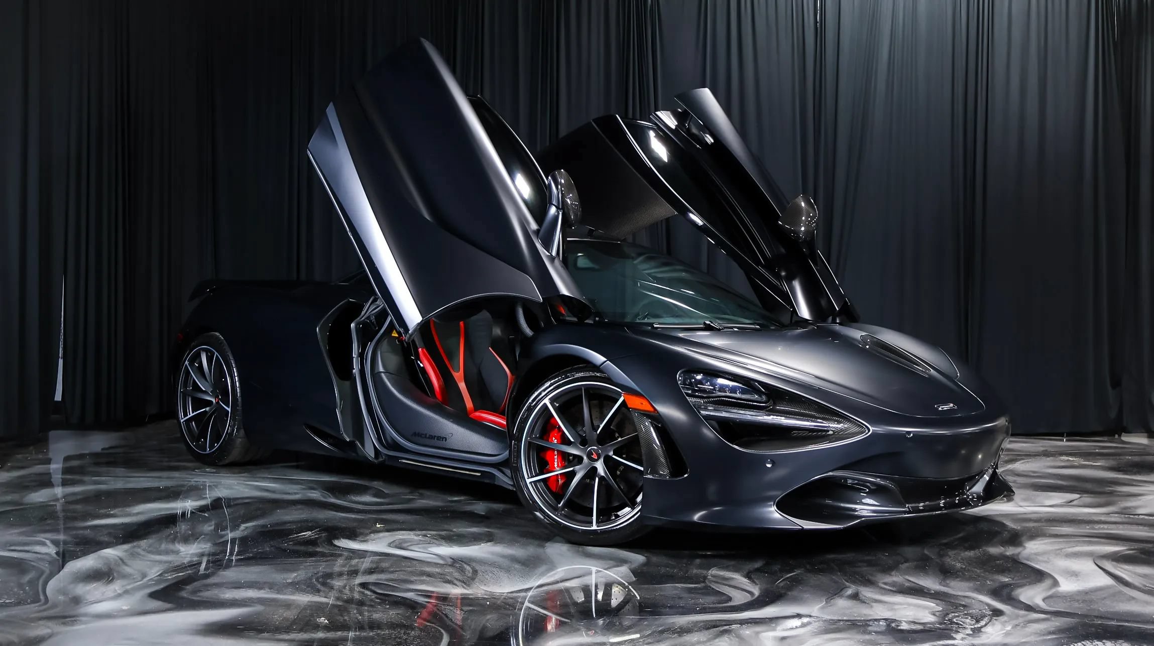 Used 2018 McLaren 720S RWD image 3