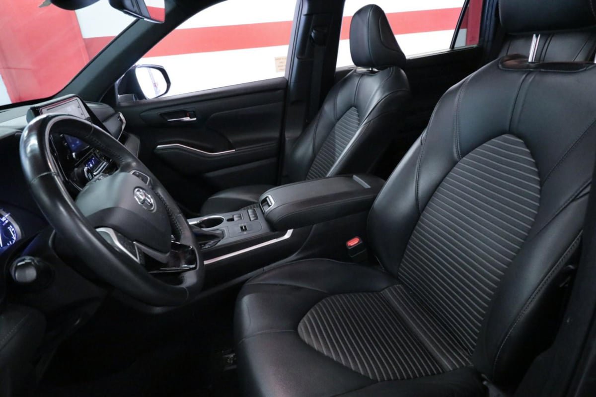 Used 2022 Toyota Highlander XSE FWD image 10