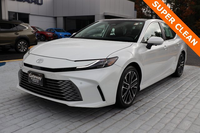 Used 2025 Toyota Camry XLE image 1