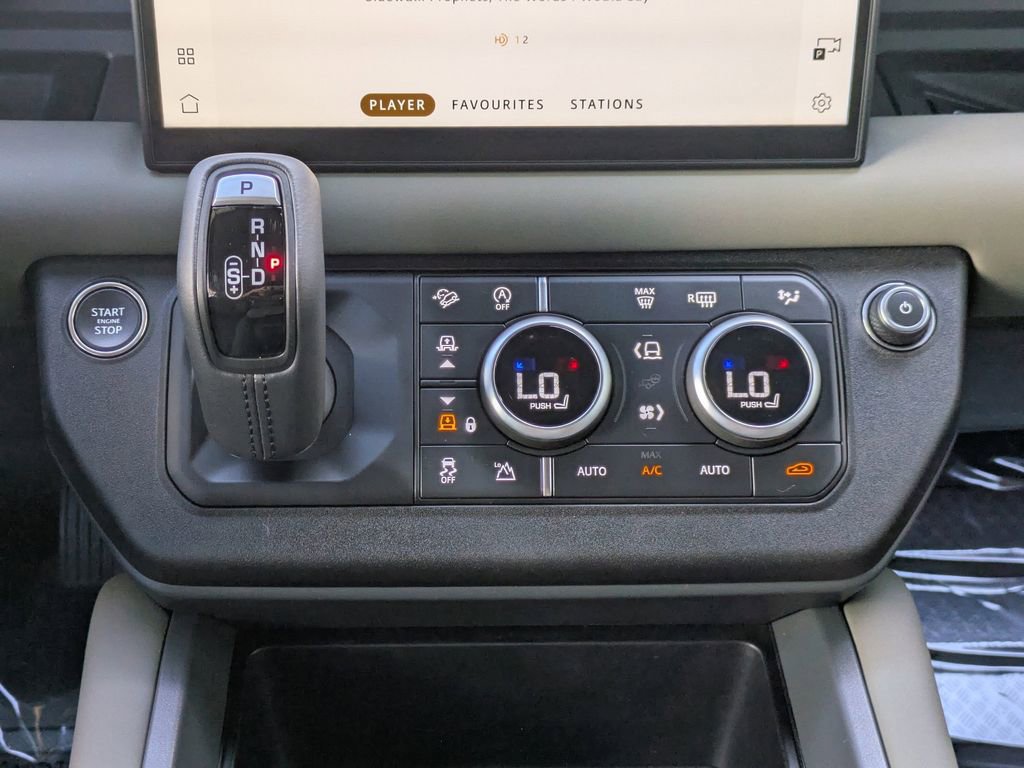 Used 2025 Land Rover Defender 110 S image 20