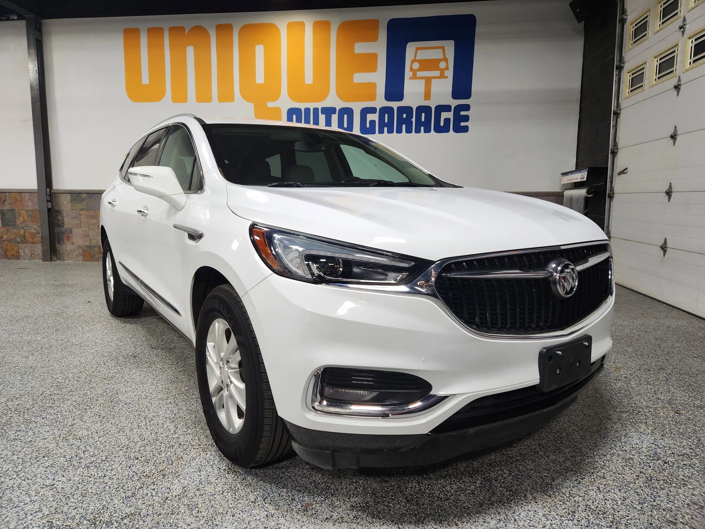 Used 2019 Buick Enclave Essence image 1