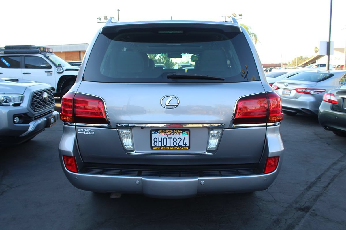 Used 2008 Lexus LX 570 4WD w/ Technology Pkg image 6