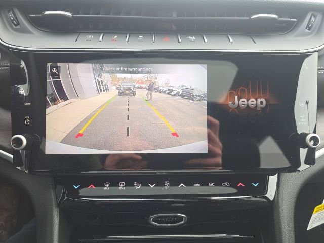 New 2026 Jeep Grand Cherokee Laredo image 21