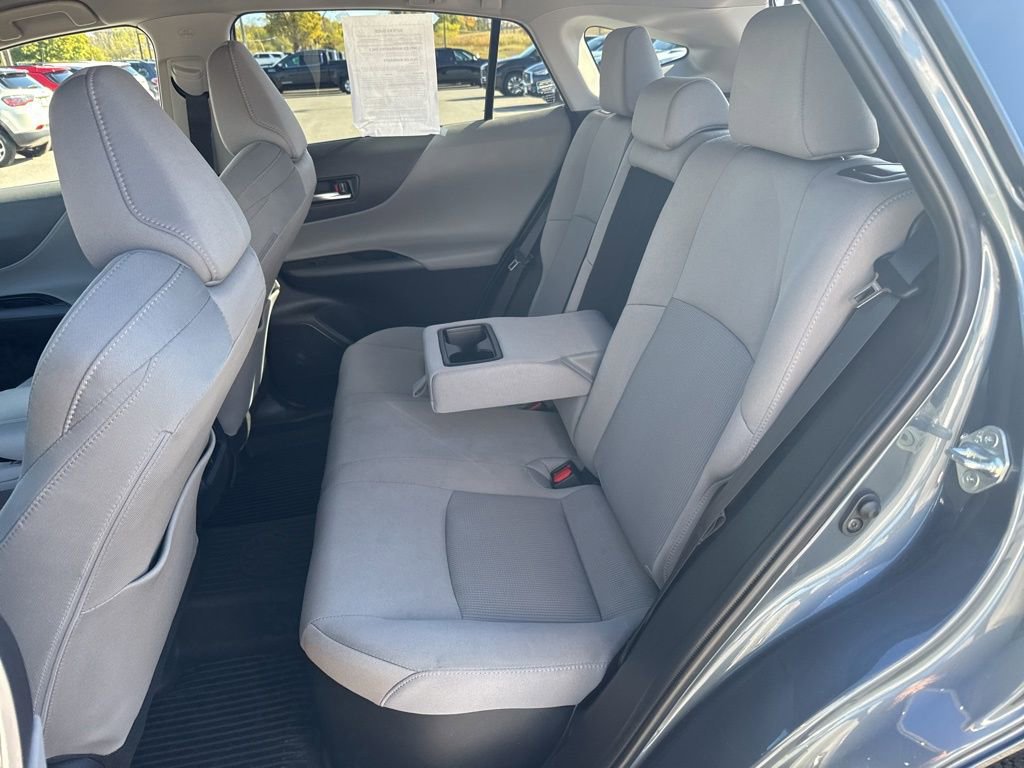 Used 2023 Toyota Venza LE image 17