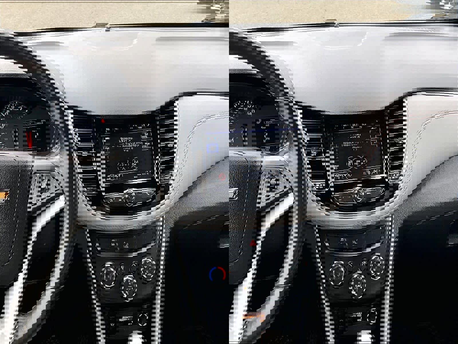 Used 2022 Chevrolet Trax LT w/ LT Convenience Package AWD/4WD image 18