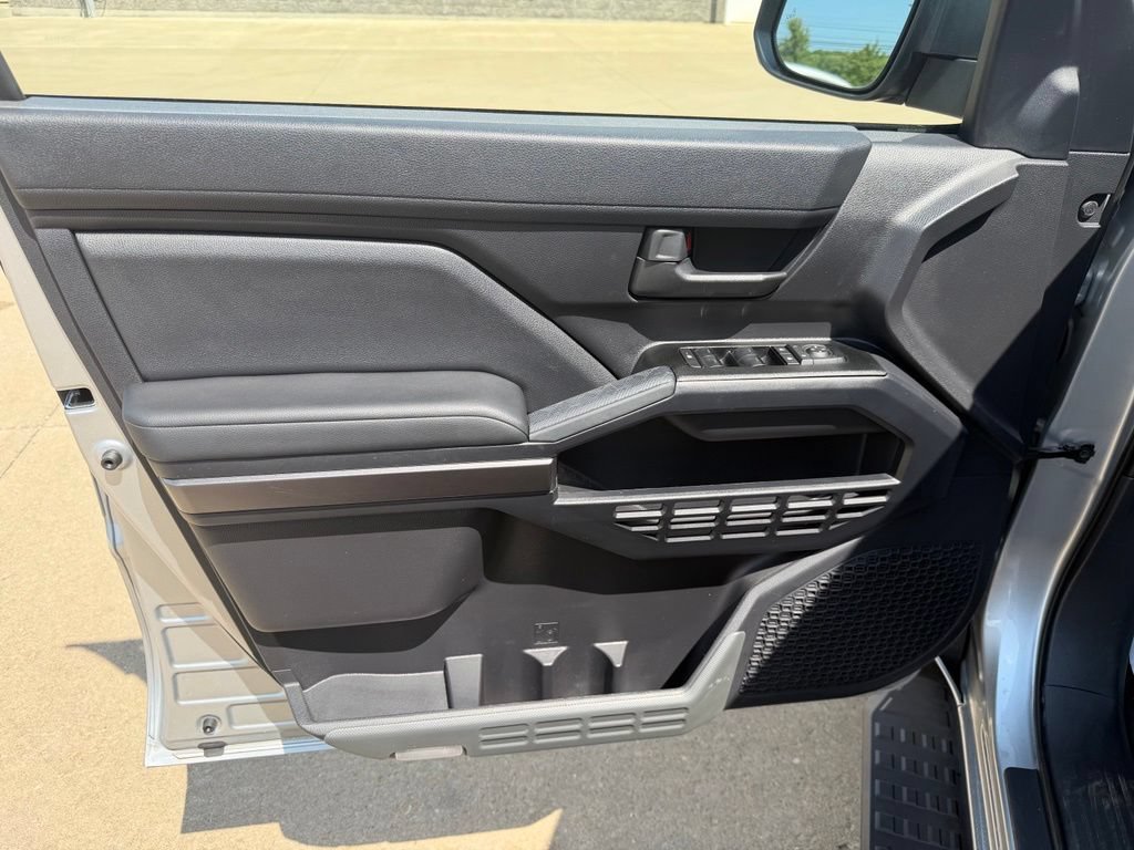 Certified 2025 Toyota 4Runner SR5 AWD/4WD image 9