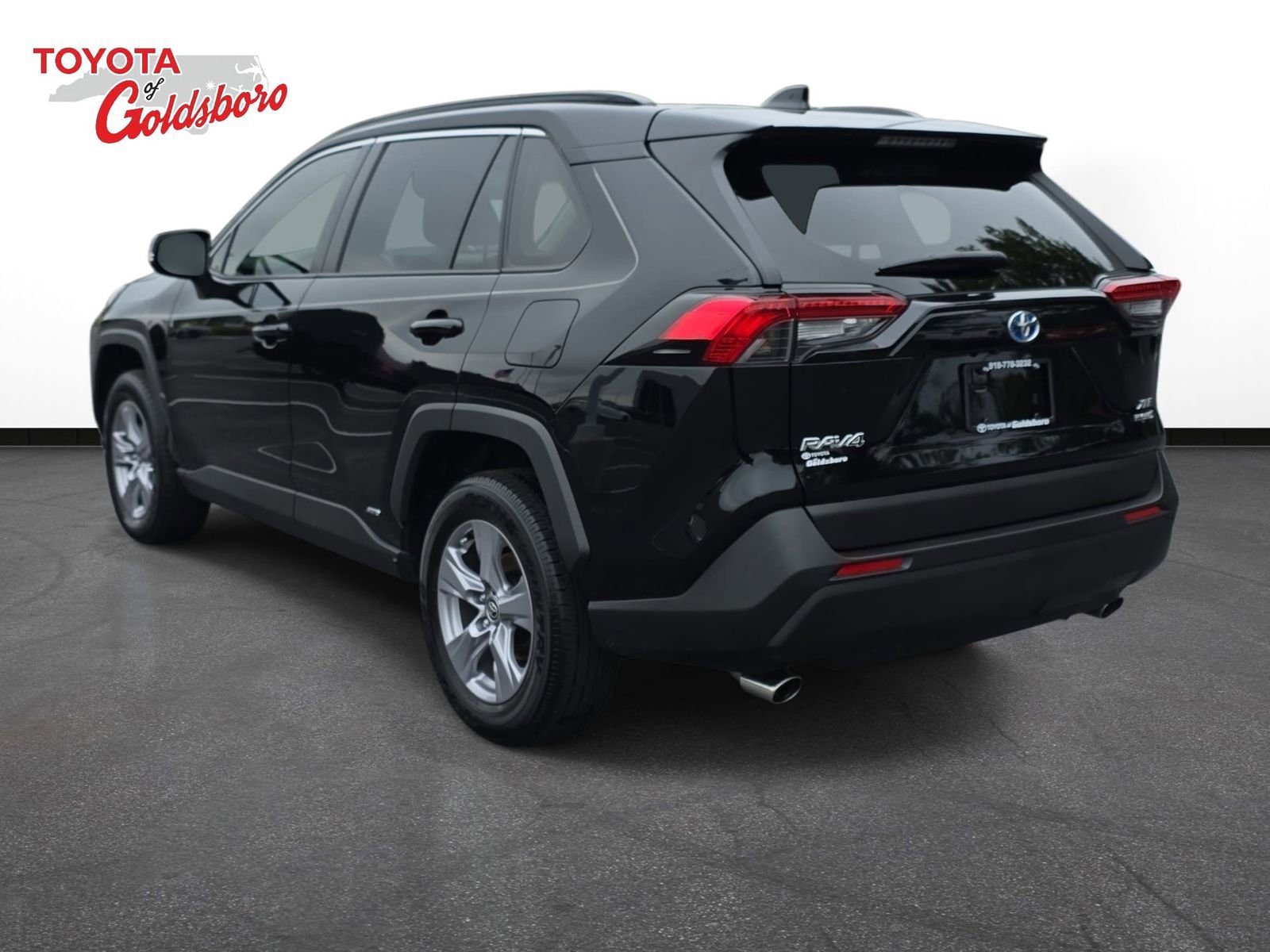 Used 2024 Toyota RAV4 XLE AWD/4WD image 7