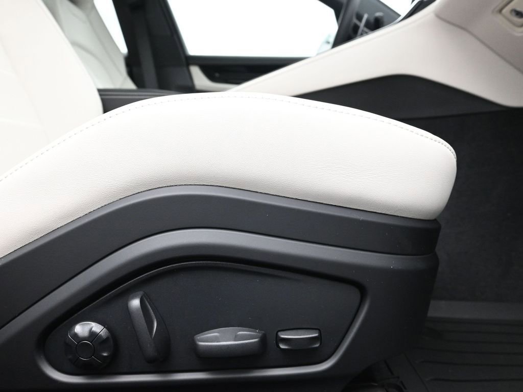 Certified 2026 Porsche Panamera image 14