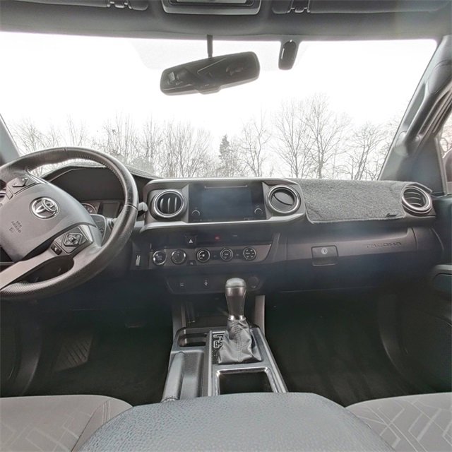 Used 2016 Toyota Tacoma TRD Off-Road image 24