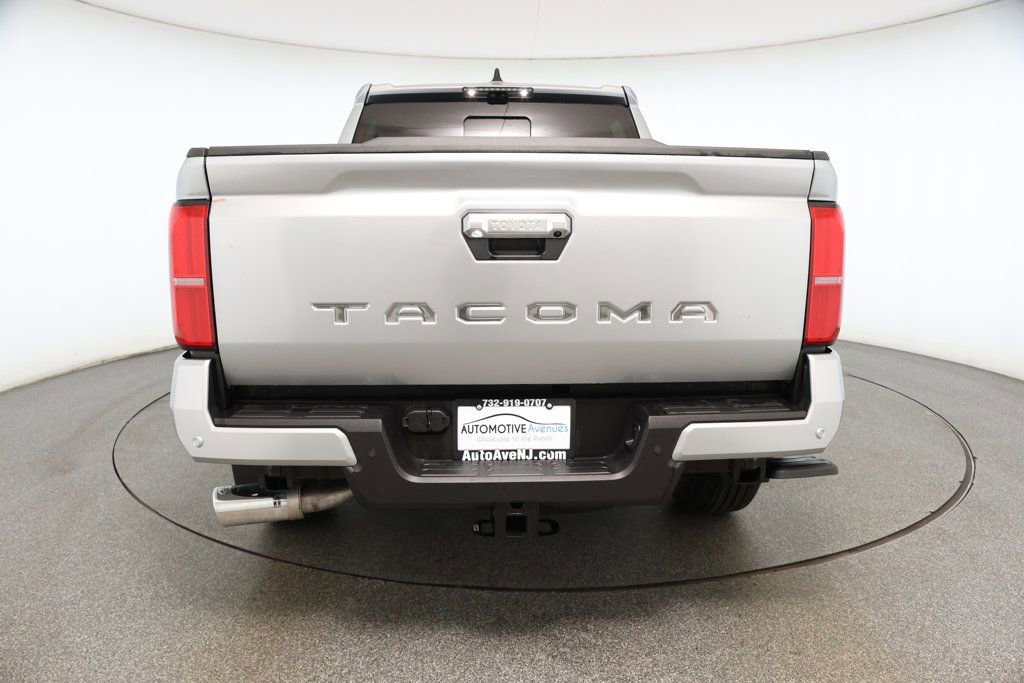Used 2025 Toyota Tacoma Limited image 5