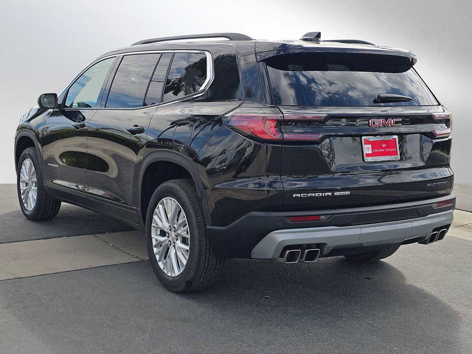 Used 2024 GMC Acadia Elevation image 5