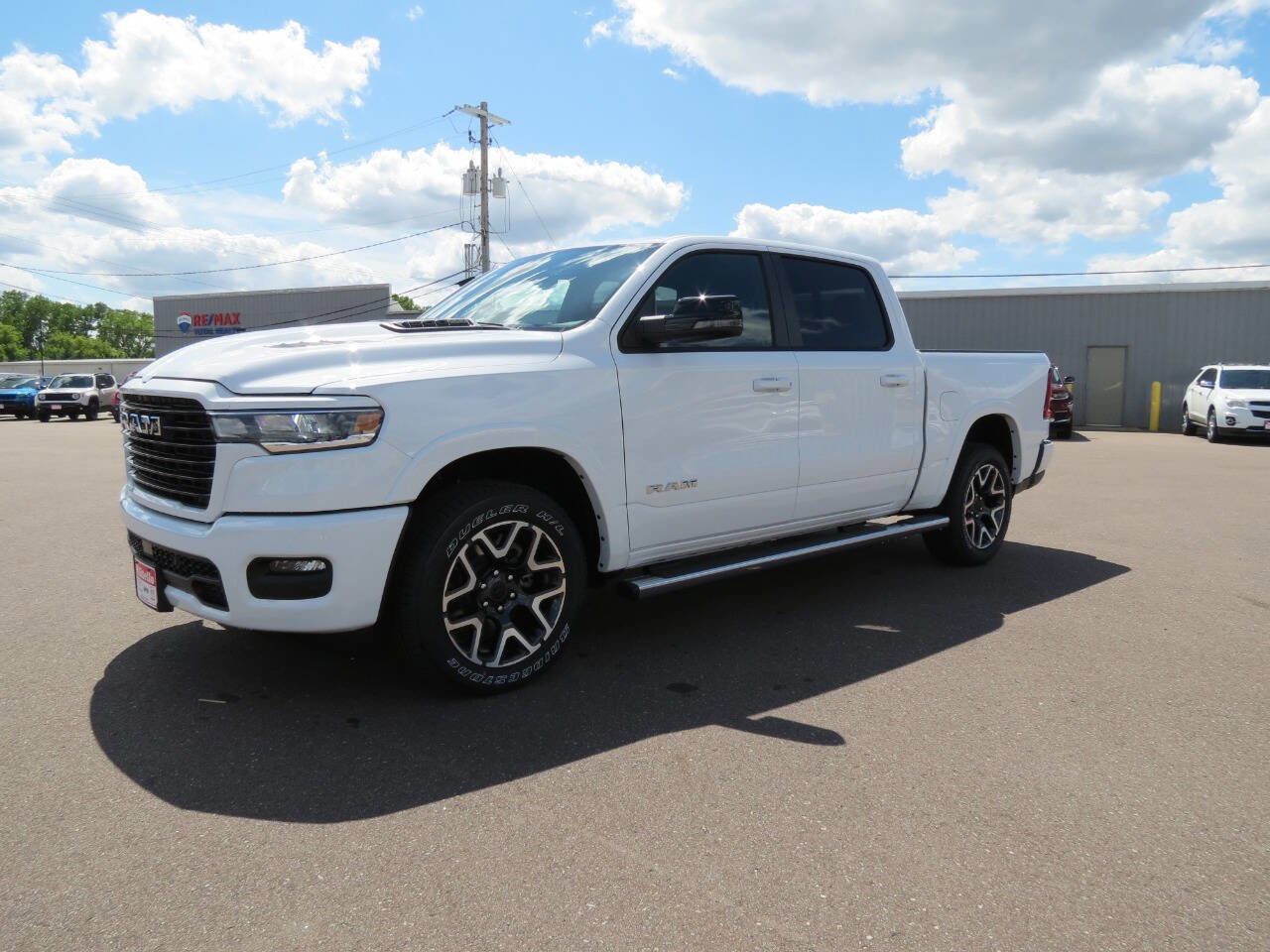 Used 2025 RAM 1500 Laramie w/ Sport Appearance Package AWD/4WD image 6