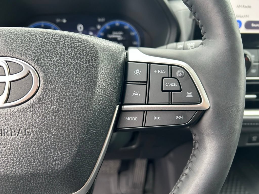 Used 2025 Toyota Grand Highlander AWD image 16