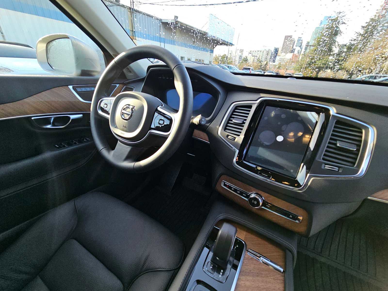 Used 2025 Volvo XC90 B6 Core w/ Protection Package Premier image 19