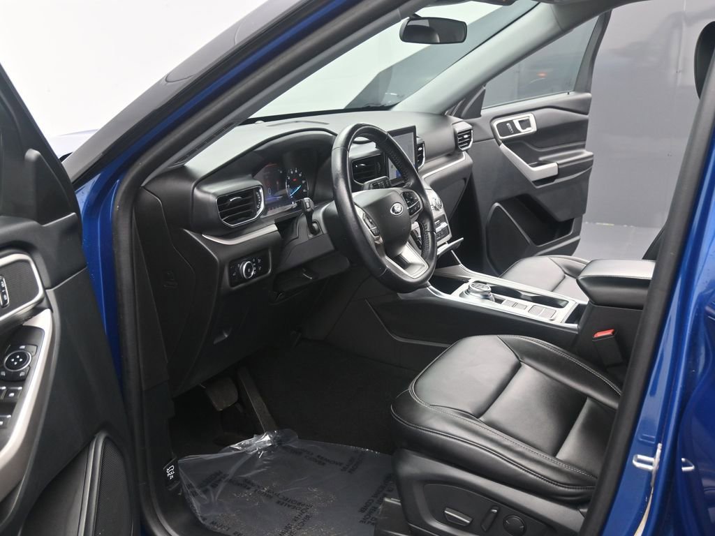 Used 2023 Ford Explorer XLT w/ Equipment Group 202A image 16