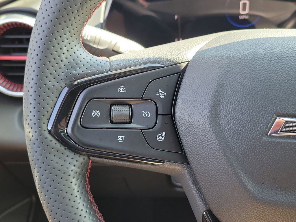 Used 2024 Chevrolet Trax RS w/ Sunroof Package image 5