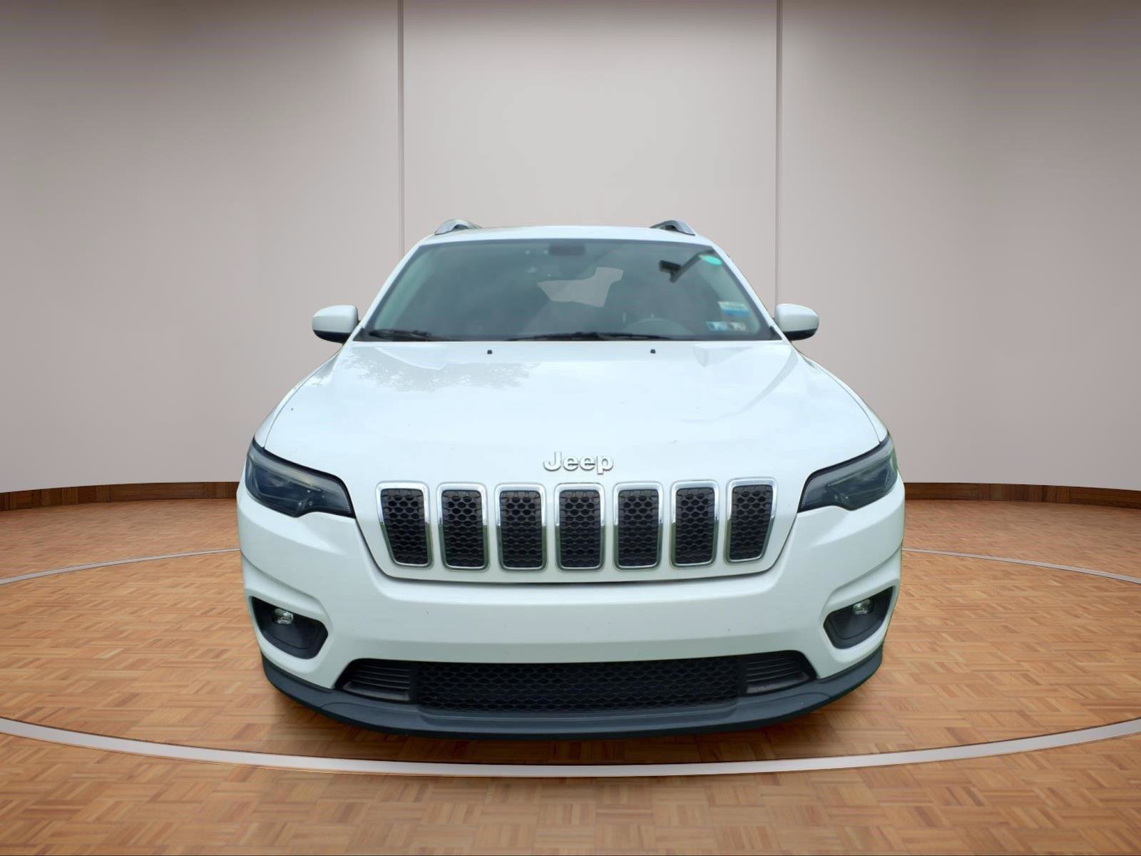 Used 2019 Jeep Cherokee Latitude Plus w/ Comfort/Convenience Group AWD/4WD image 2