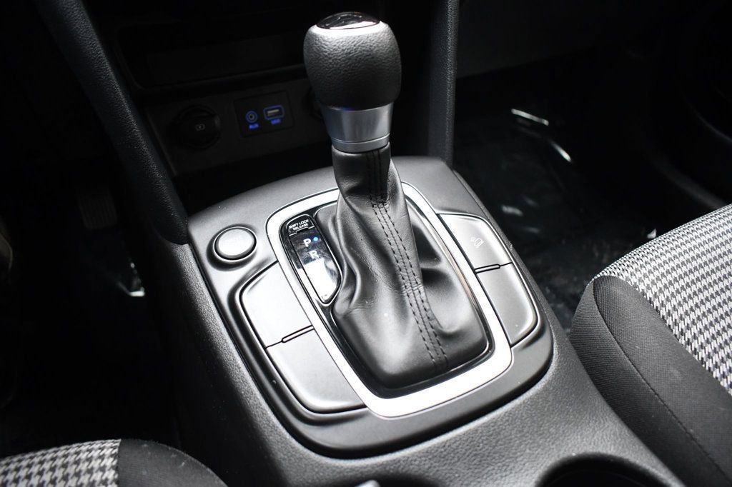 Used 2019 Hyundai Kona SE w/ Cargo Package image 28