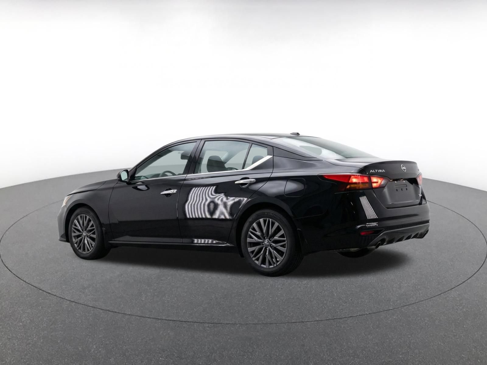 Used 2025 Nissan Altima 2.5 SV FWD image 6