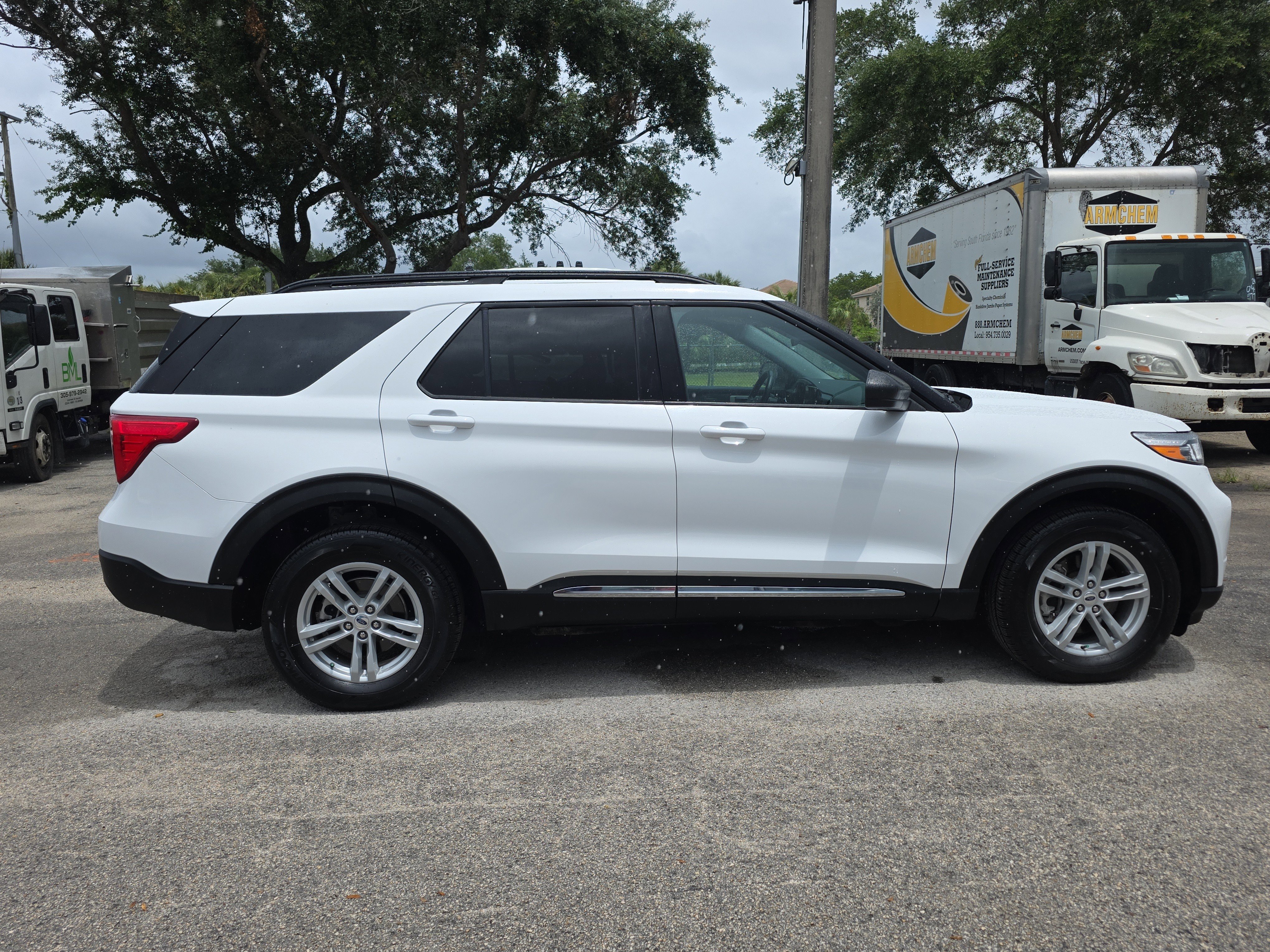 Used 2024 Ford Explorer XLT w/ Equipment Group 202A AWD/4WD image 8