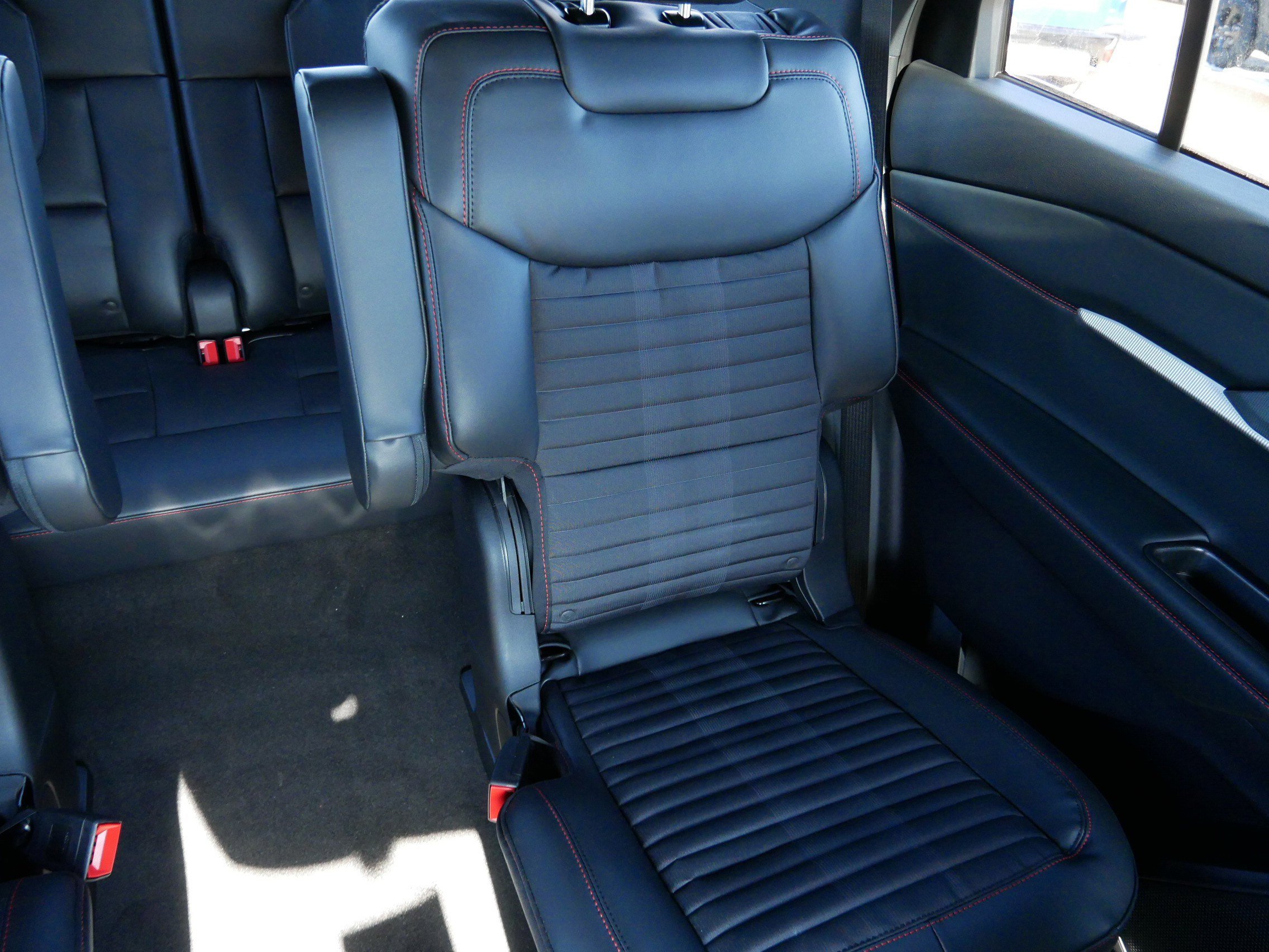 Used 2026 Ford Explorer ST-Line w/ ST-Line Street Pack image 14