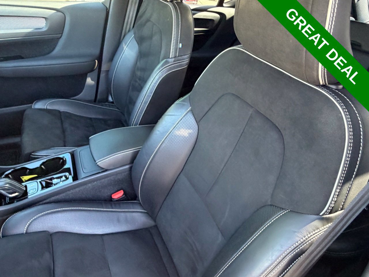 Used 2021 Volvo XC40 T5 R-Design w/ Advanced Package AWD/4WD image 29