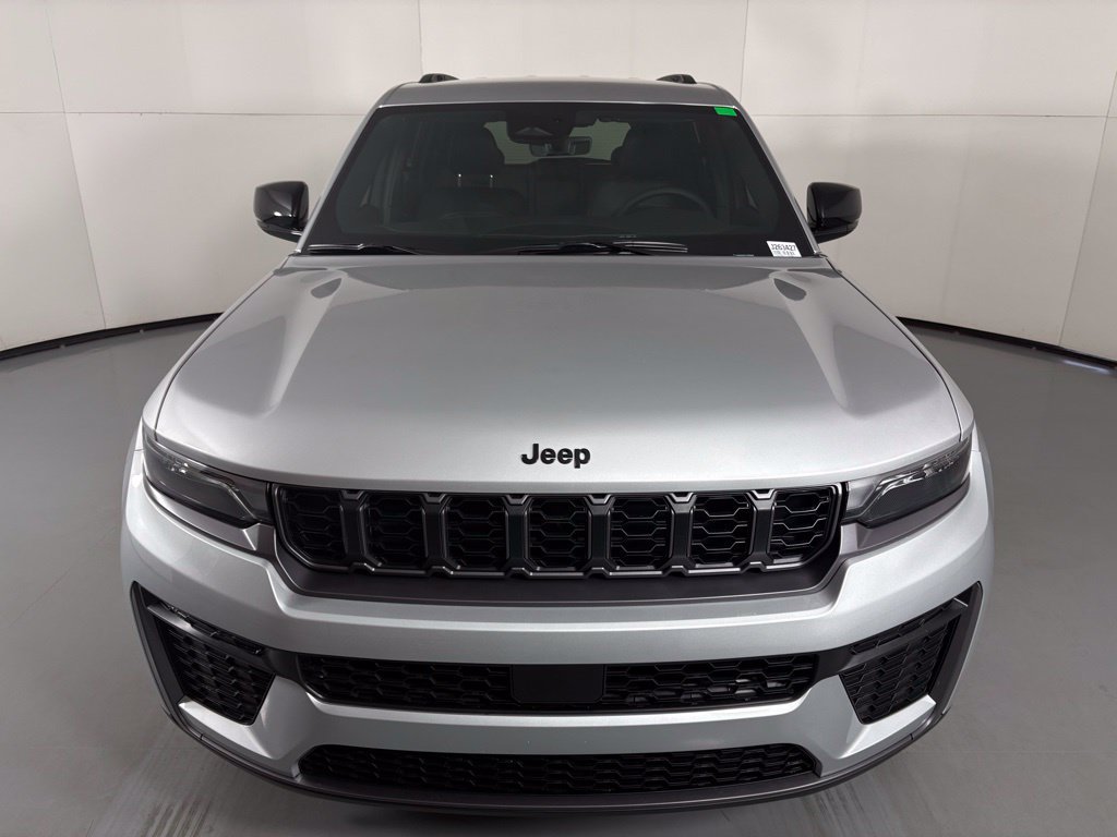 New 2026 Jeep Grand Cherokee Altitude AWD/4WD image 3